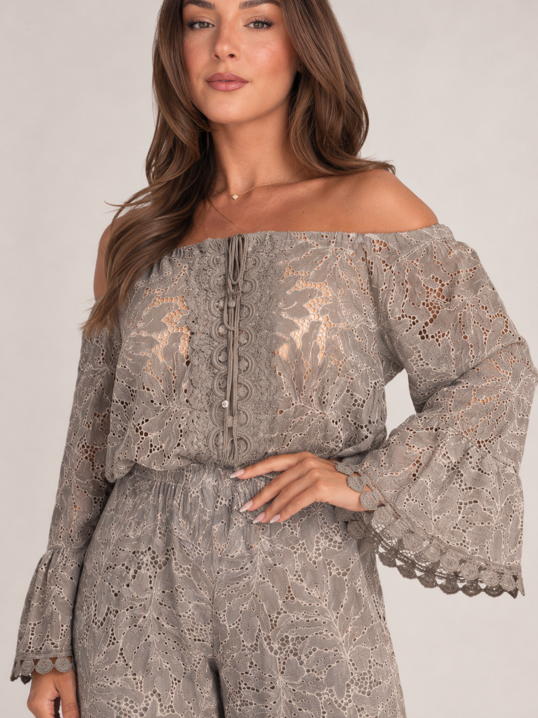 Kombinezon Damski Koronkowy | Off-Shoulder | Szerokie Nogawki Palazzo | Długie Rękawy | Elegancki Kombinezon